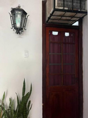 Dormitorio con entrada independiente ubicación céntrica
